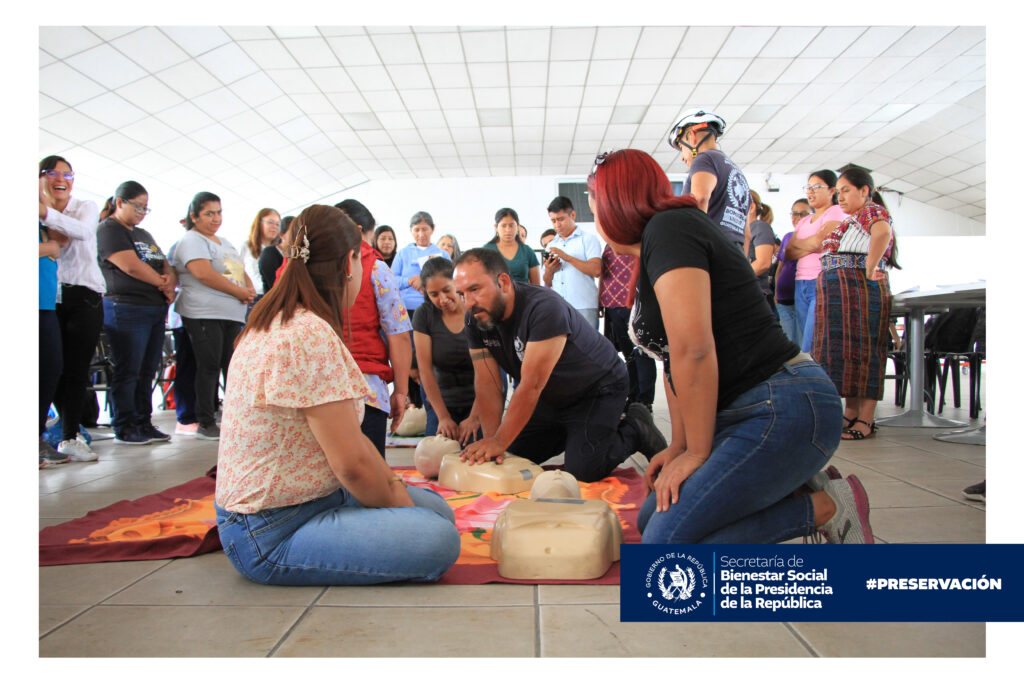 Taller de primeros auxilios del diplomado para niñeras (1)