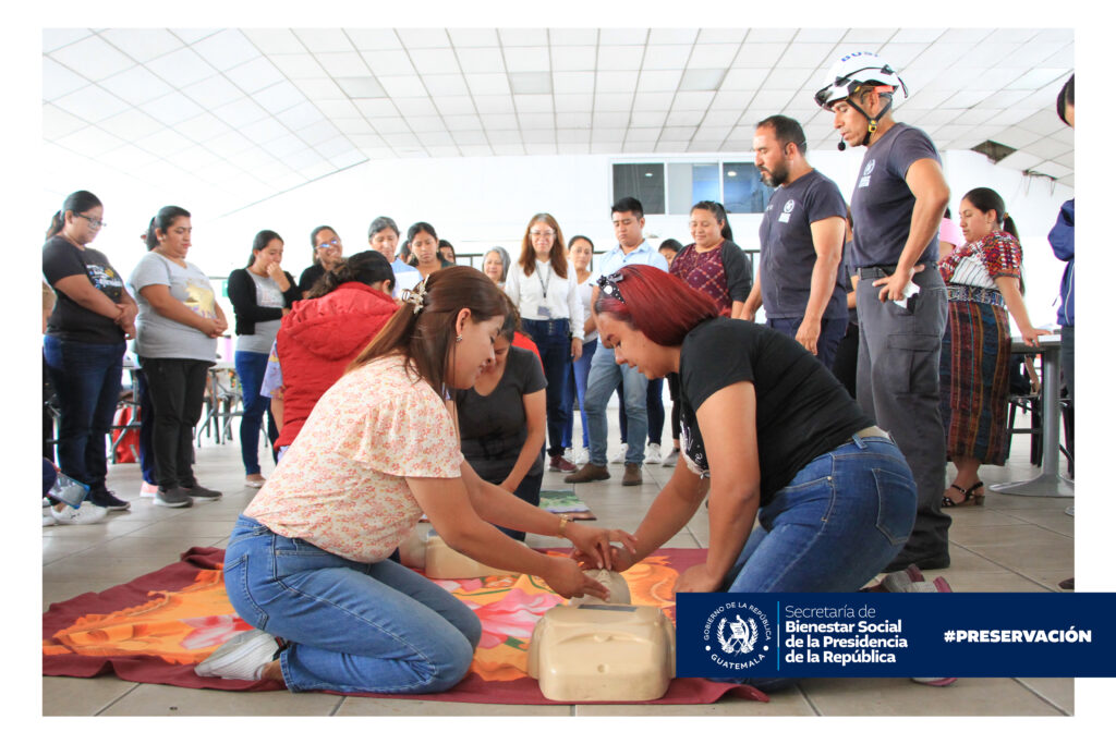 Taller de primeros auxilios del diplomado para niñeras (15)