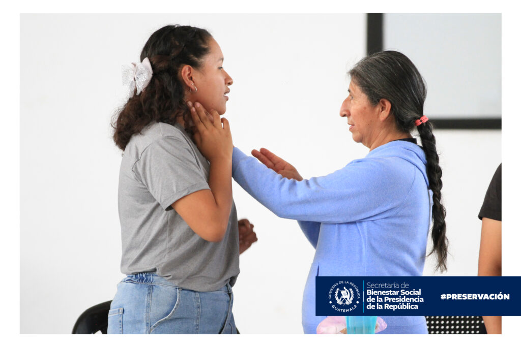 Taller de primeros auxilios del diplomado para niñeras (5)