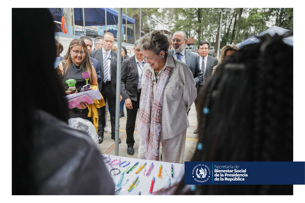 SBS - Visita Primera Dama Doctora Lucrecia Peinado - Recorrido y Bazar en SBS Central - 104