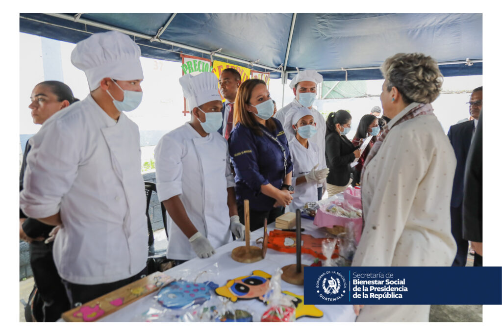 SBS - Visita Primera Dama Doctora Lucrecia Peinado - Recorrido y Bazar en SBS Central - 112