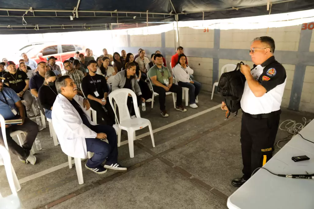 CAPACITACIÓN EVACUACIÓN POR EMERGENCIAS (12)