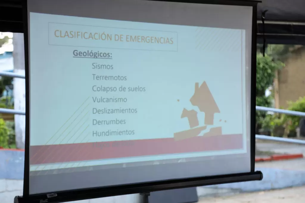 CAPACITACIÓN EVACUACIÓN POR EMERGENCIAS (4)