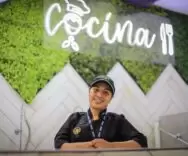 Evelyn Gatica logra integrarse al mundo laboral tras su formación en el CCO