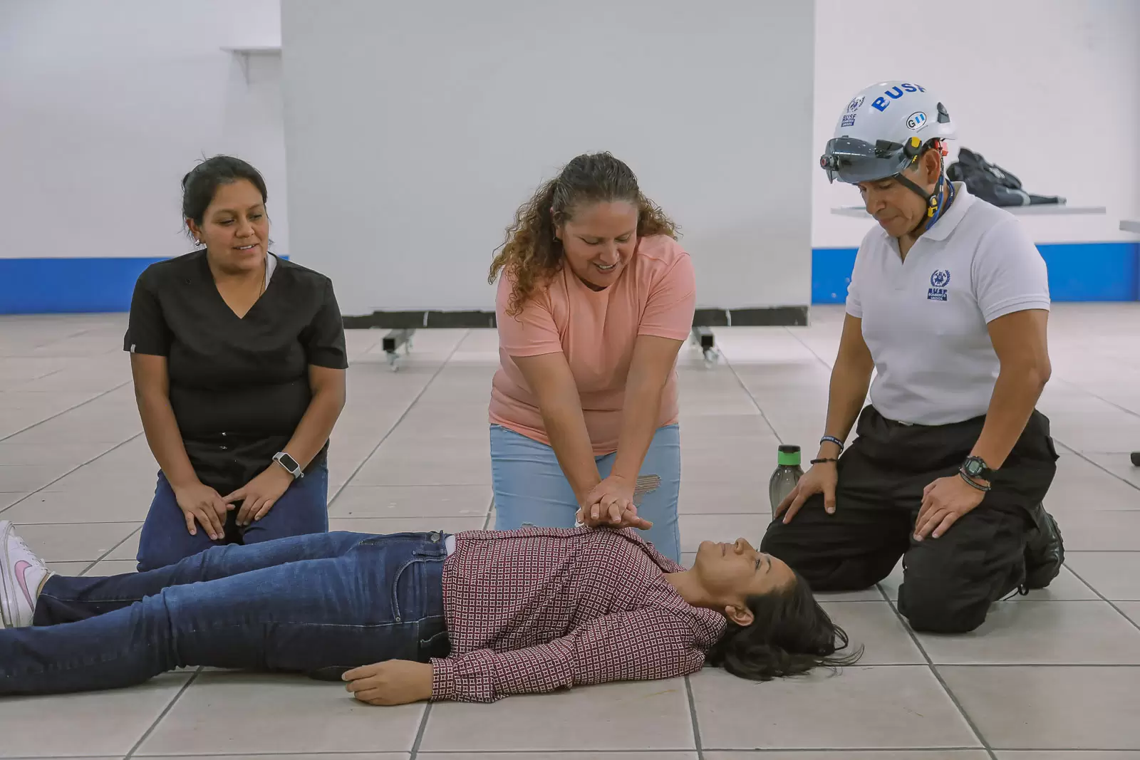 Alumnas del Diplomado para Niñeras reciben capacitación en primeros auxilios