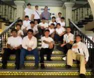 Adolescentes viajan a través del tiempo en visita al Museo de Correos, Telégrafos y Filatelia