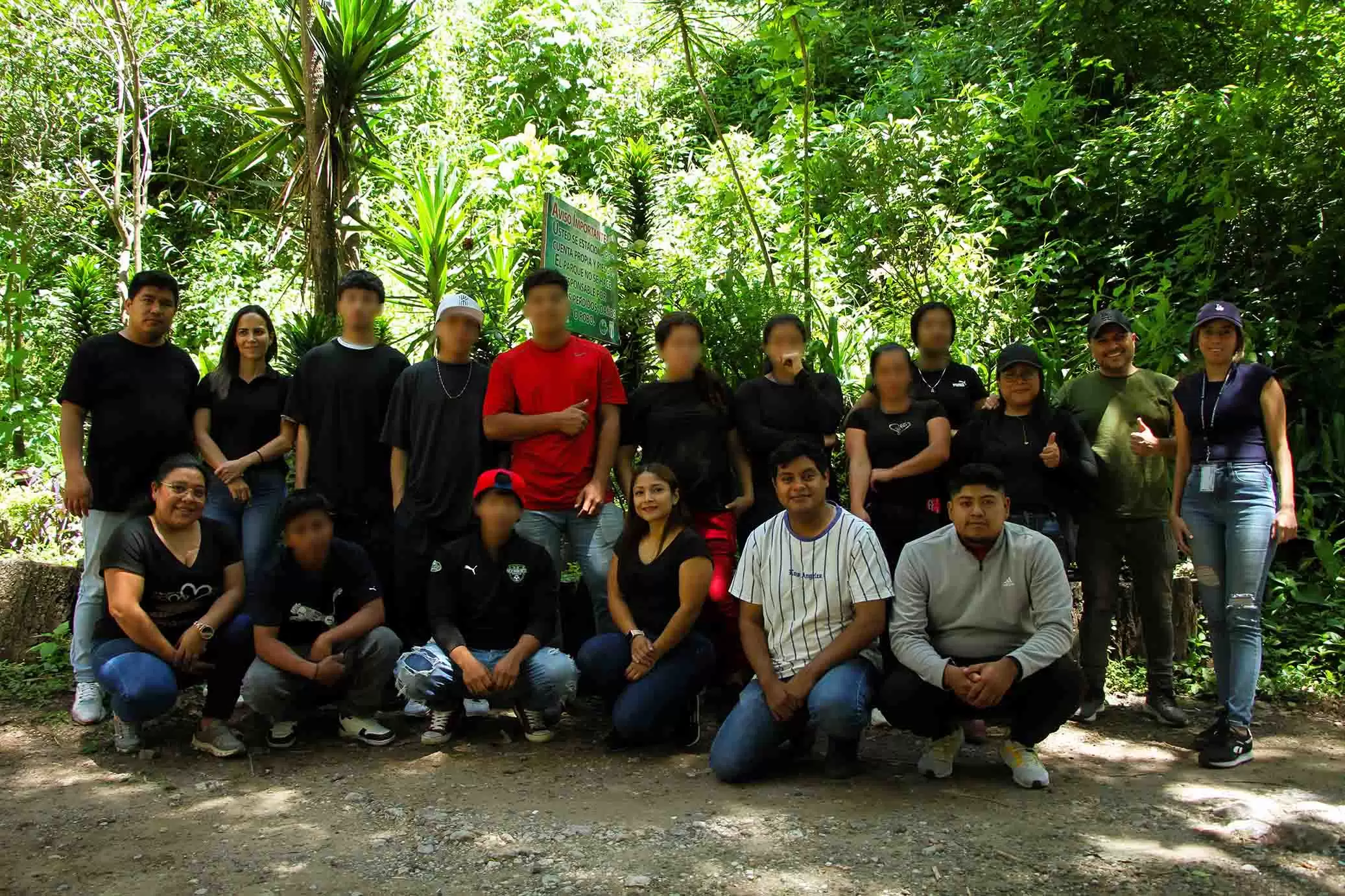 ACTIVIDAD DE REFORESTACIÓN GRADUANDOS CEEX (1)