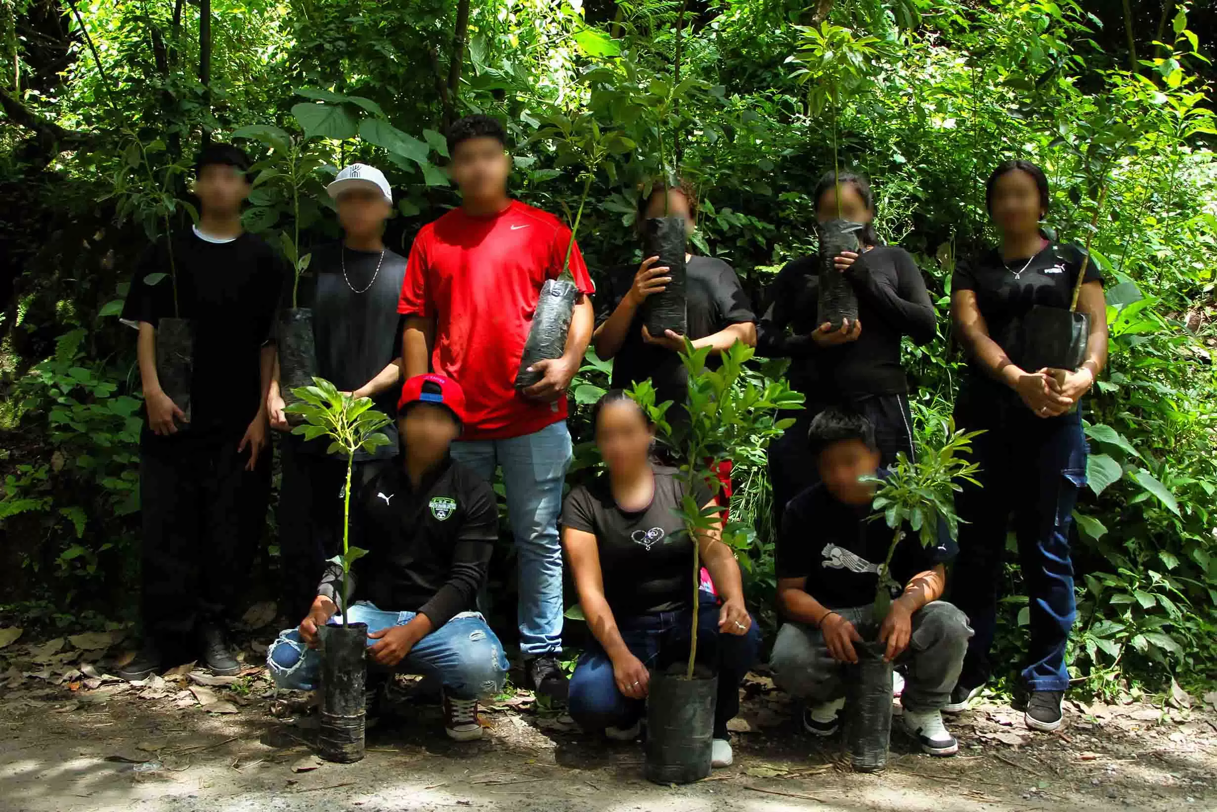 ACTIVIDAD DE REFORESTACIÓN GRADUANDOS CEEX (15)