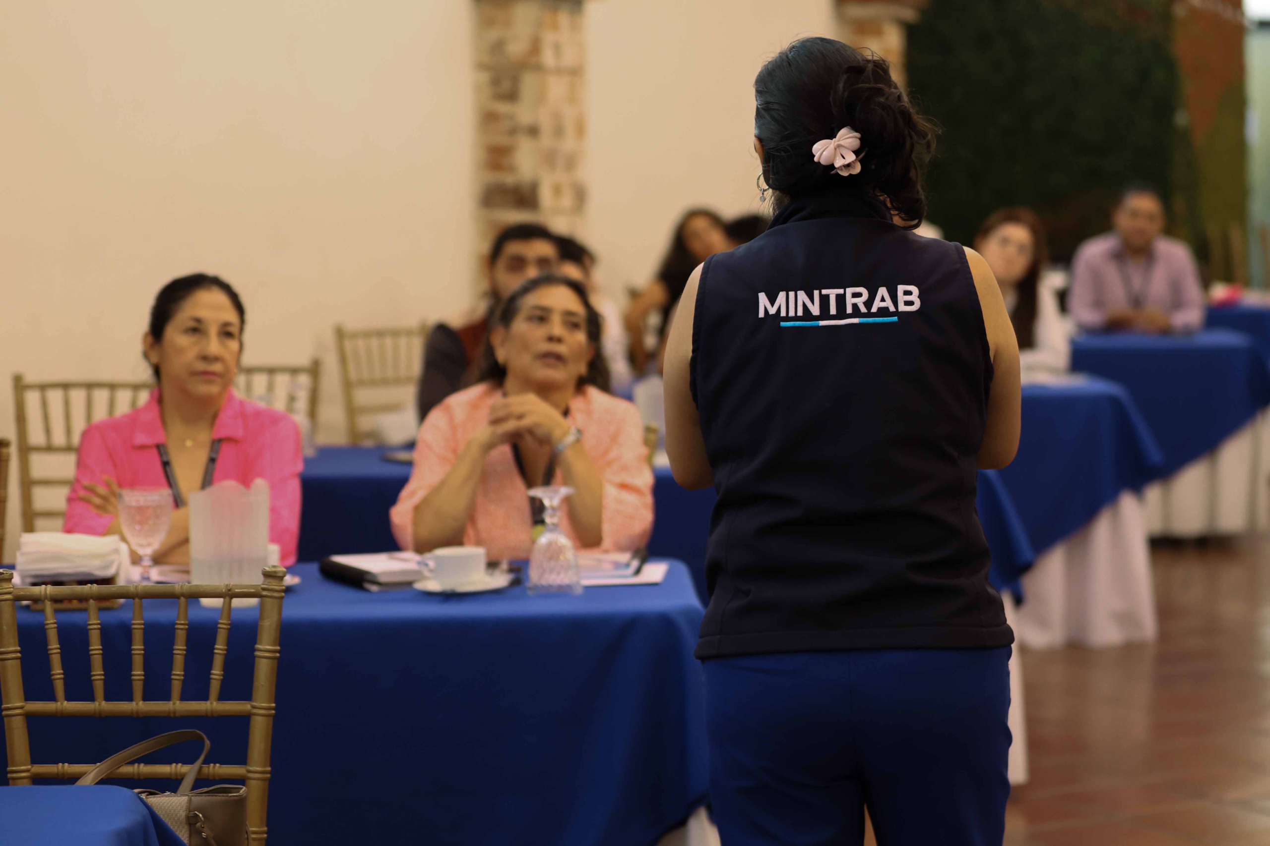CAPACITACIÓN UNIDAD DE GÉNERO A EQUIPOS DE PROTECCIÓN (6)