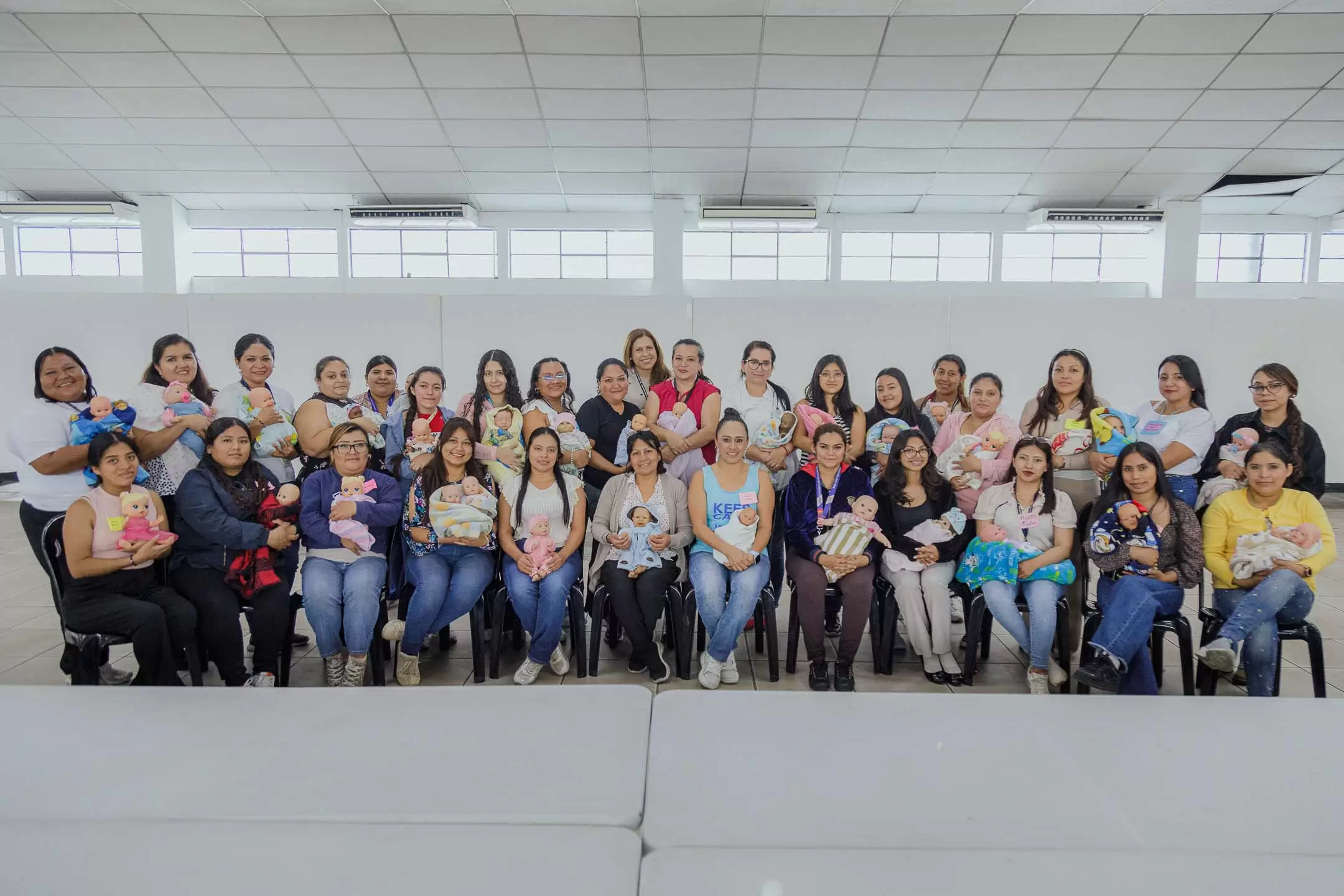 Participantes del Diplomado de Niñeras fortalecen conocimientos sobre estimulación infantil  