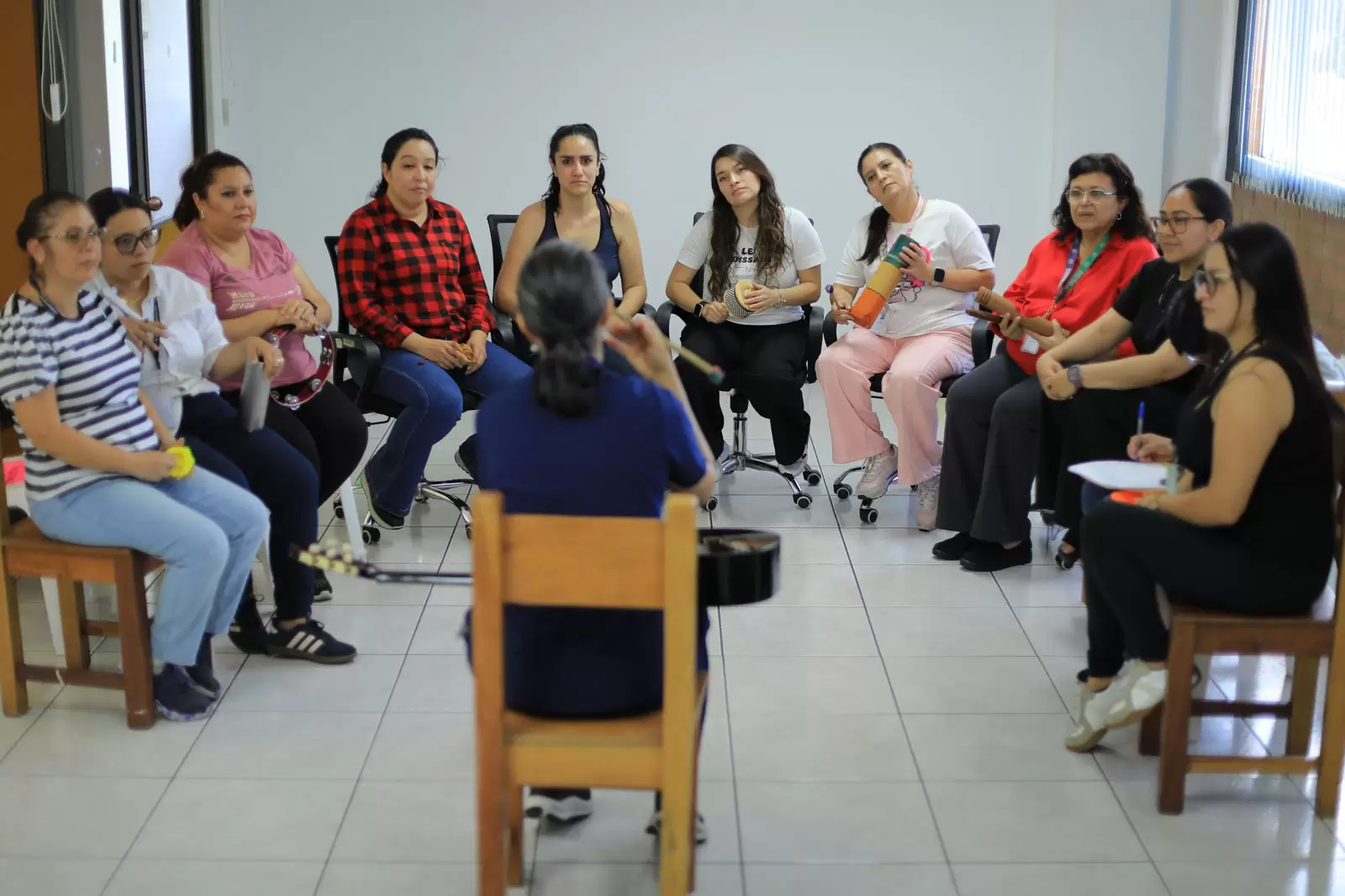 SBS fortalece el autocuidado de sus trabajadores con talleres de musicoterapia 