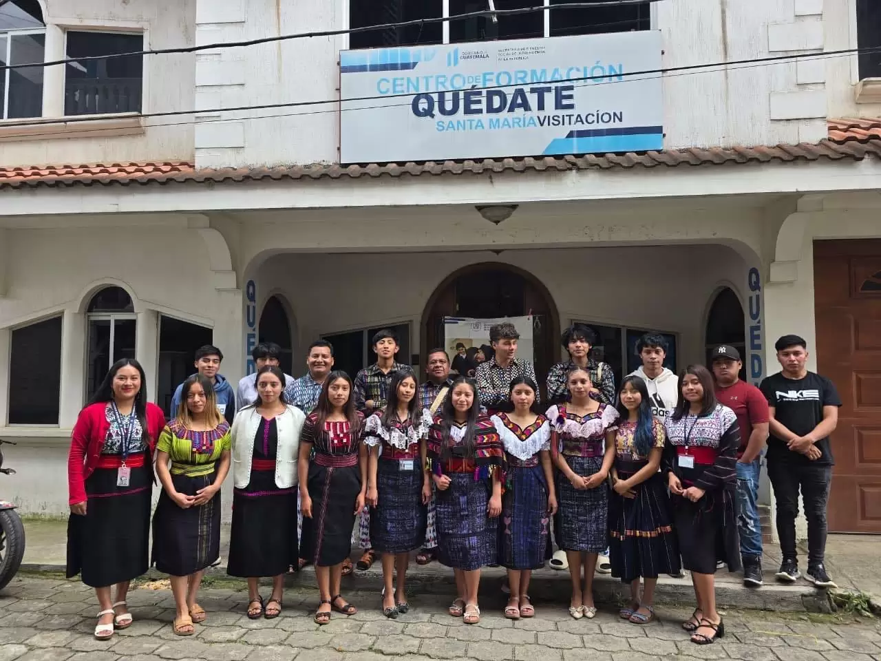 Jóvenes de Quédate comparten con orgullo la gastronomía y las tradiciones de Sololá