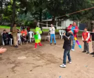 Juegos, comida y piñata en Diamante IV, celebrando el Día del Niño