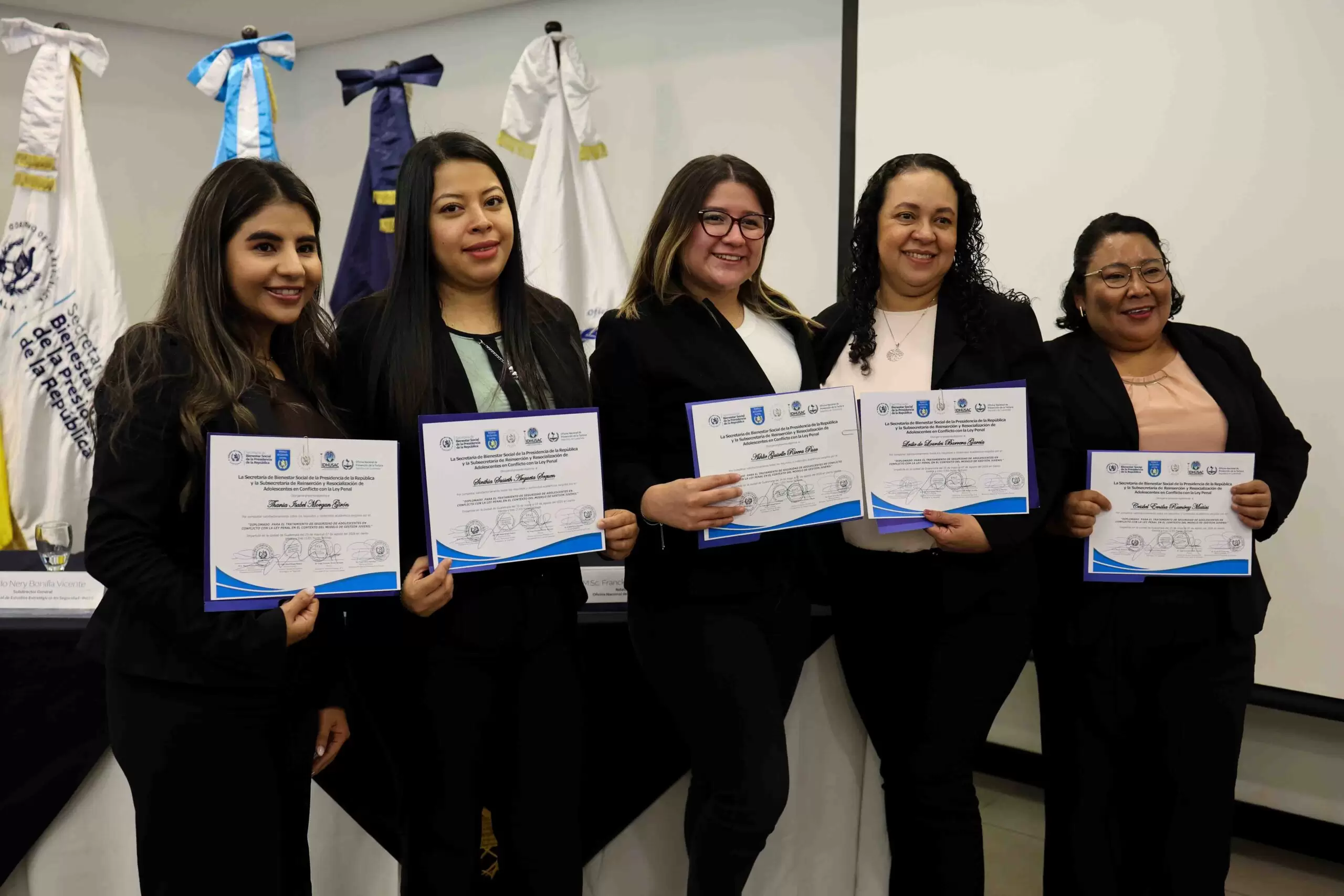 30 profesionales concluyen diplomado especializado para el tratamiento de adolescentes en conflicto con la Ley Penal