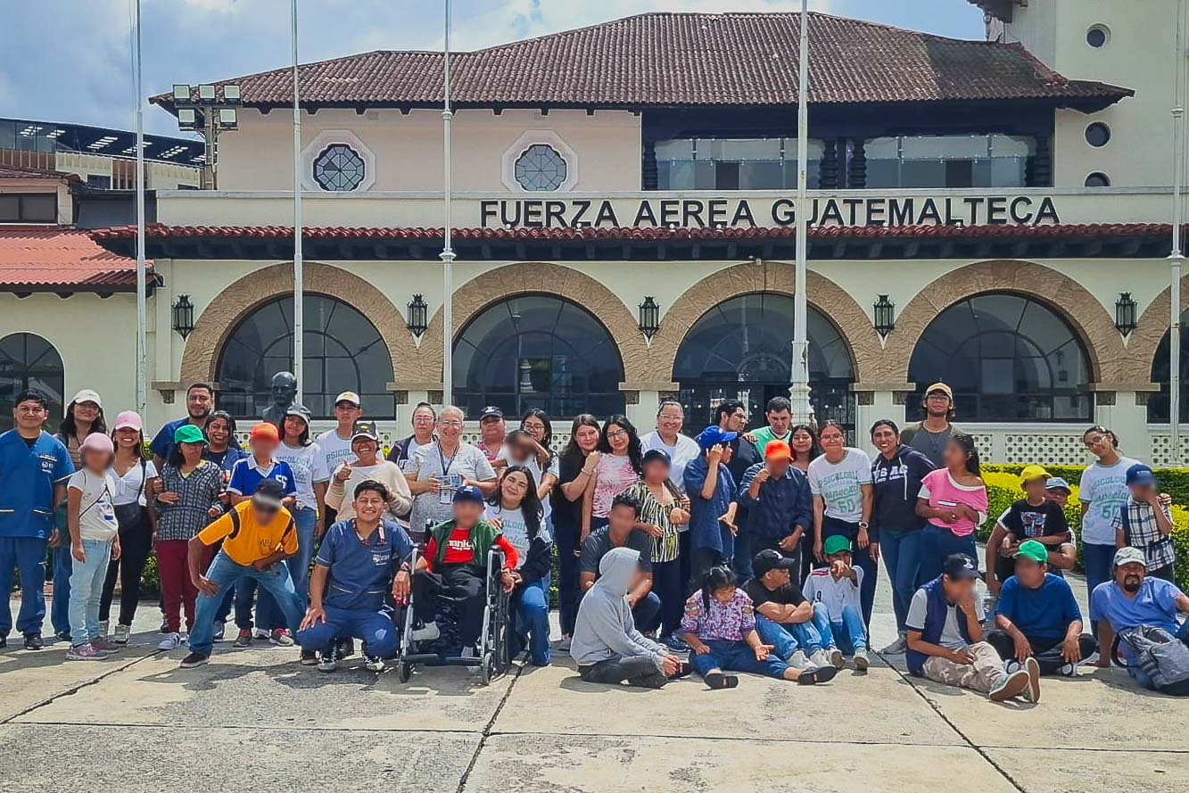 Una visita llena de emoción y sonrisas a la Fuerza Aérea Guatemalteca