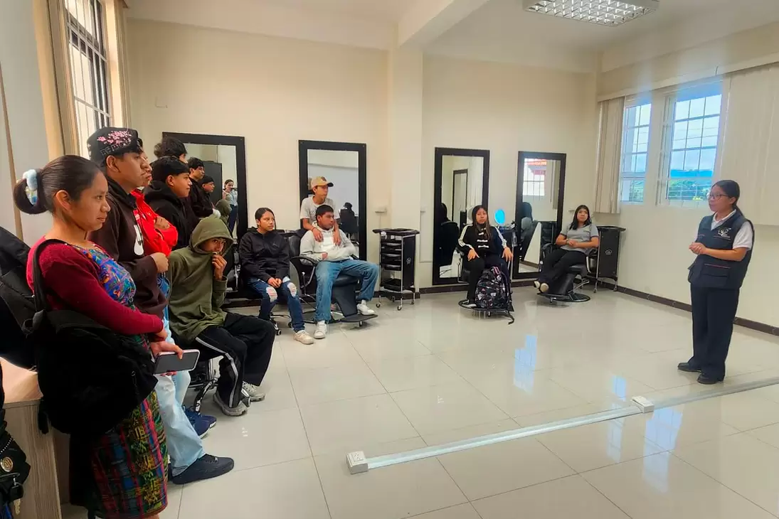 Vacunan contra el sarampión a 149 estudiantes del Centro de Formación Quédate Joyabaj